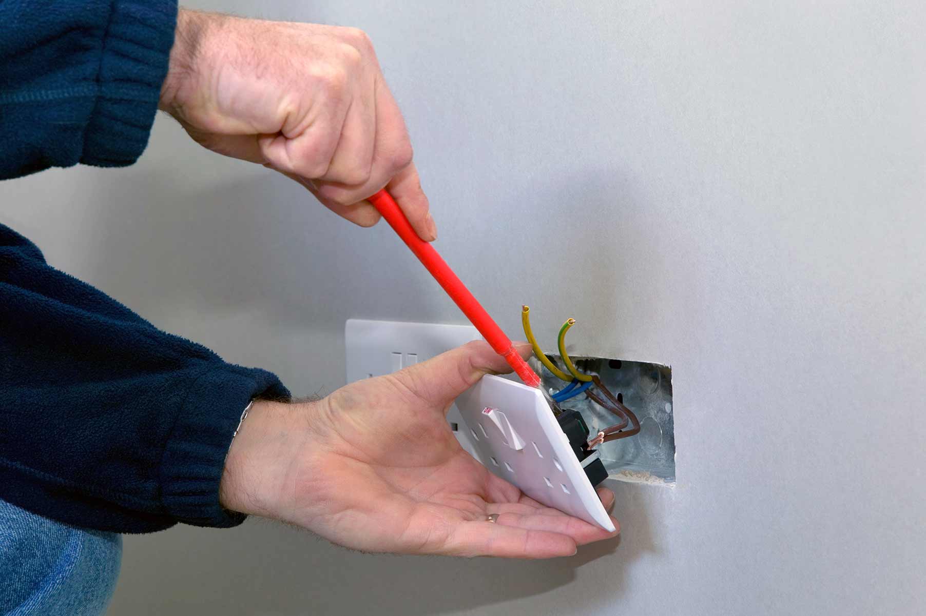 Our electricians can install plug sockets for domestic and commercial proeprties in Rickmansworth and the local area. 